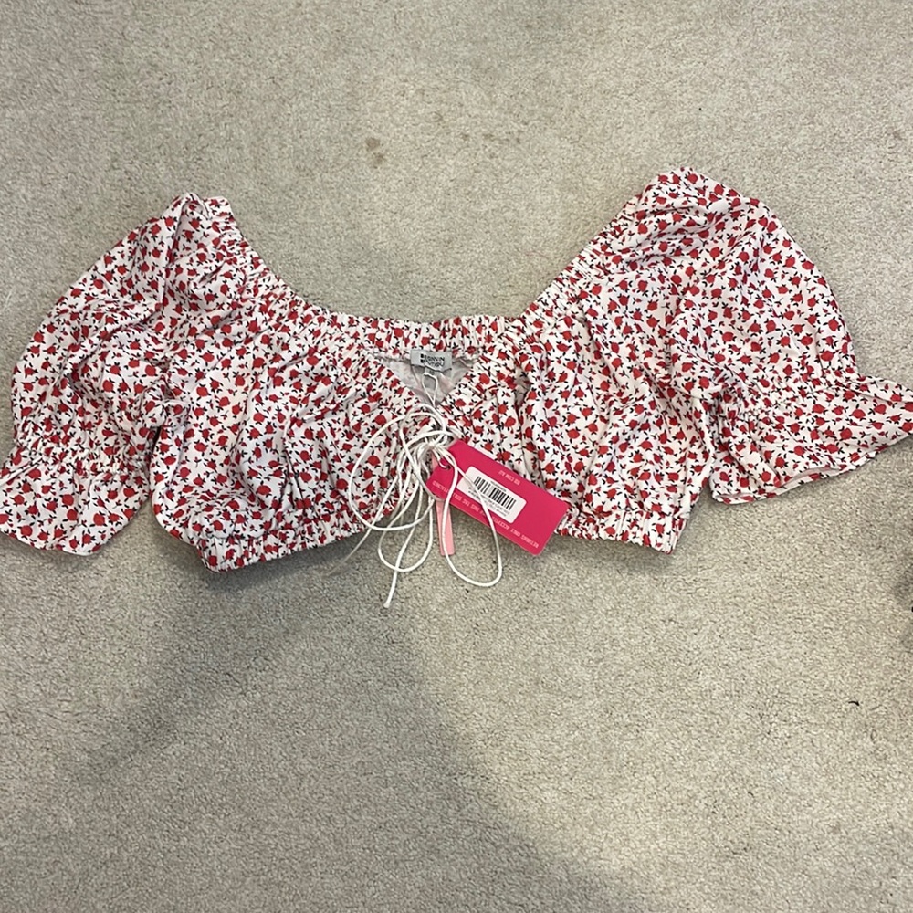 Beginning Boutique floral print crop top
